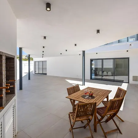 Dominica * Albufeira