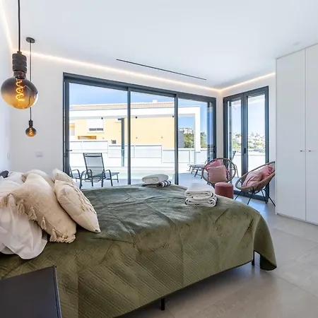 Dominica * Αλμπουφέιρα